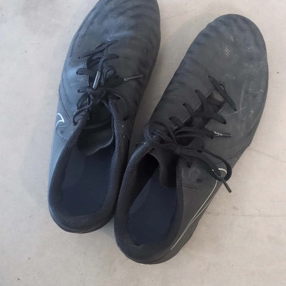 Nike‎ Men's Black Athletic Cleated Soccer Shoes Size 5.5